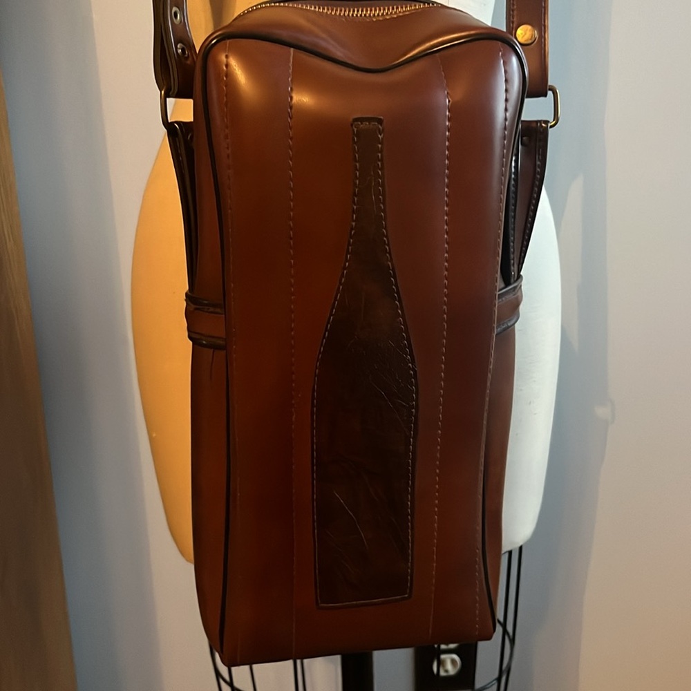 Vintage wine carrier case